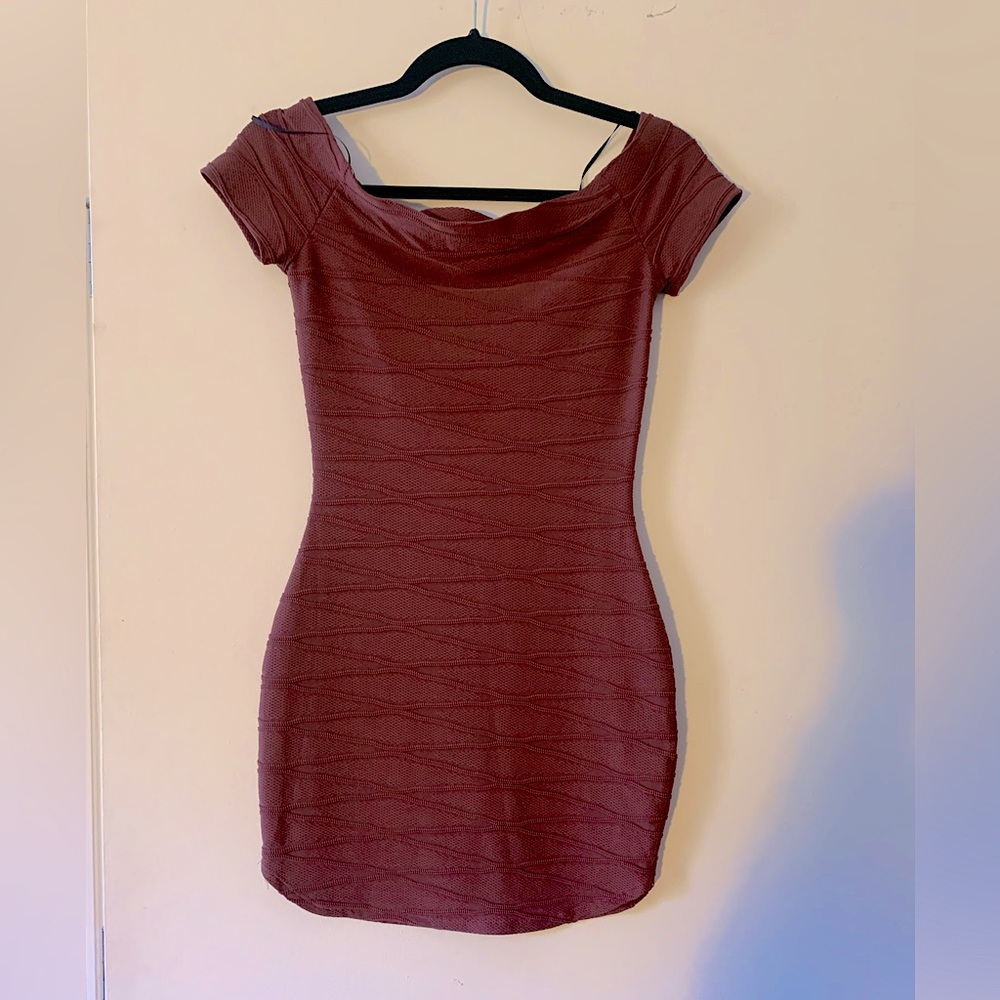Party body-con mini dress in purple / burgundy color